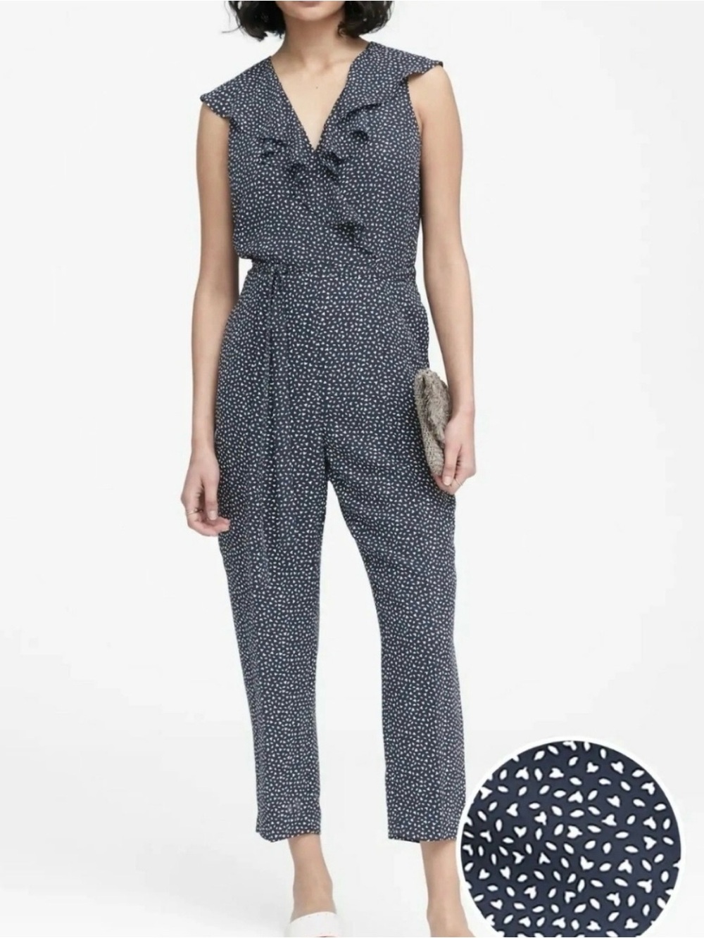 Banana Republic Print Ruffle V-Neck
Cropped Jumpsuit, Navy Size 10